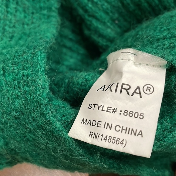 Akira cropped green sweater size M/L - Picture 4 of 4